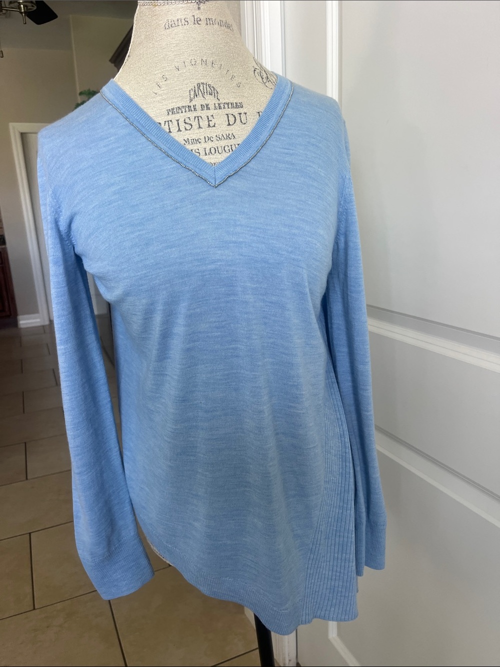 EUC St. John blue embellished 100% wool V-neck asymmetrical sweater. Small.